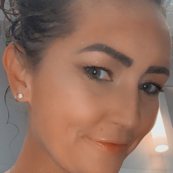 Poshmark profile picture for @jonesk